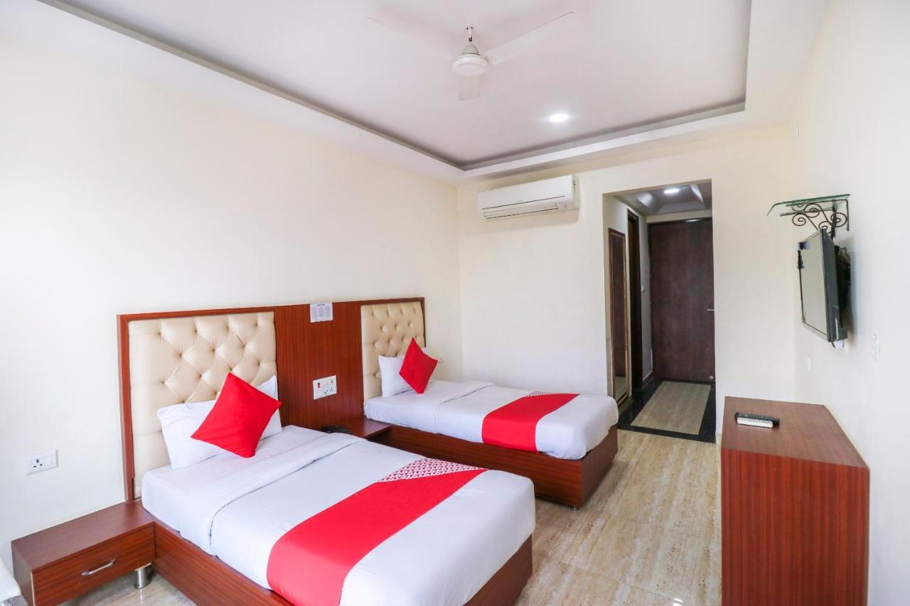 Oyo Flagship 69860 Mastana Palace Hotell Varanasi Exteriör bild