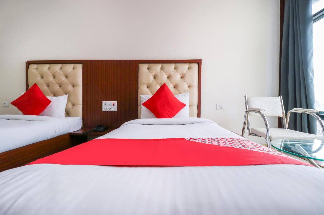 Oyo Flagship 69860 Mastana Palace Hotell Varanasi Exteriör bild