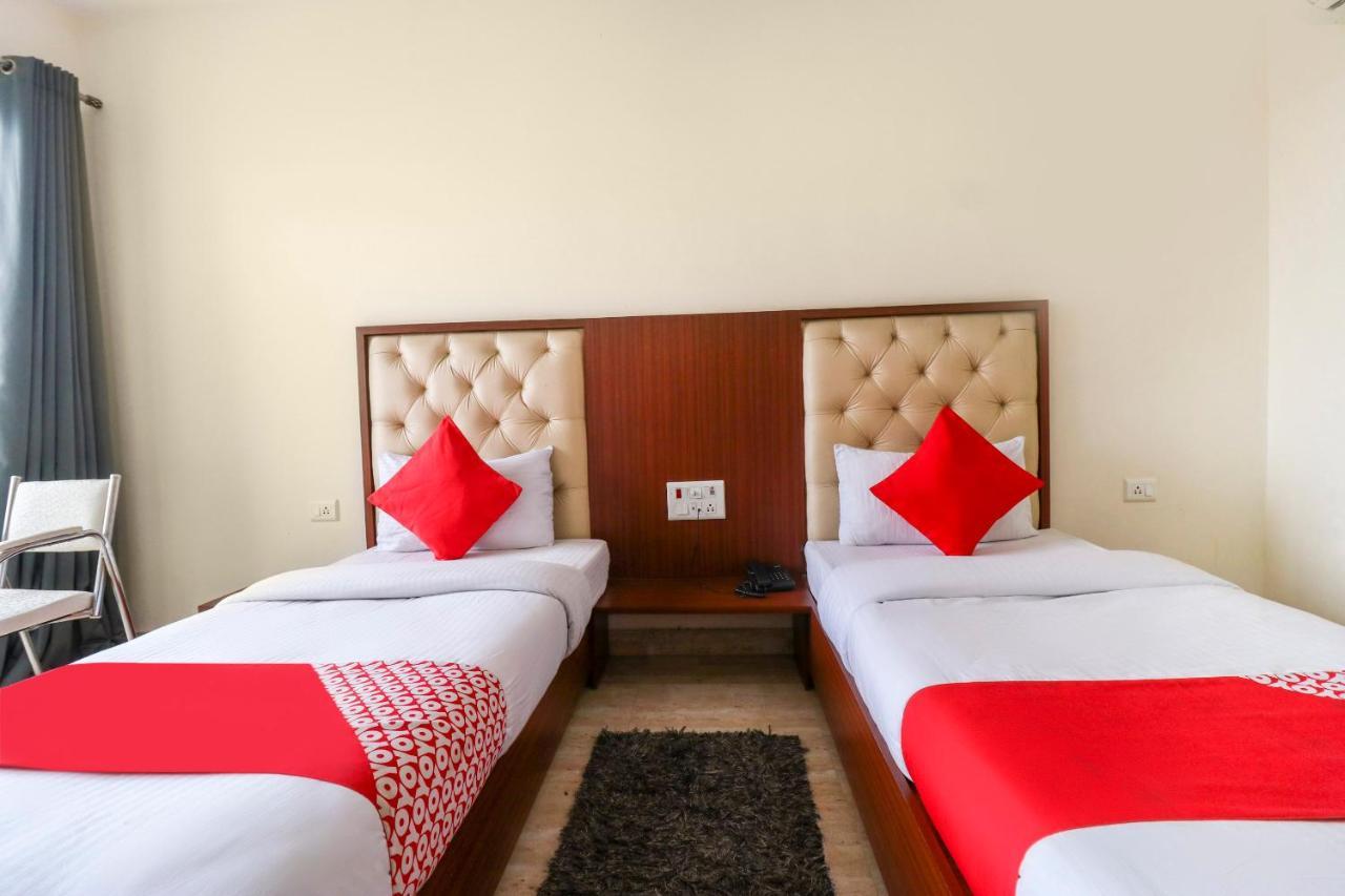 Oyo Flagship 69860 Mastana Palace Hotell Varanasi Exteriör bild