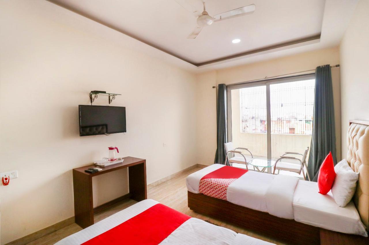 Oyo Flagship 69860 Mastana Palace Hotell Varanasi Exteriör bild