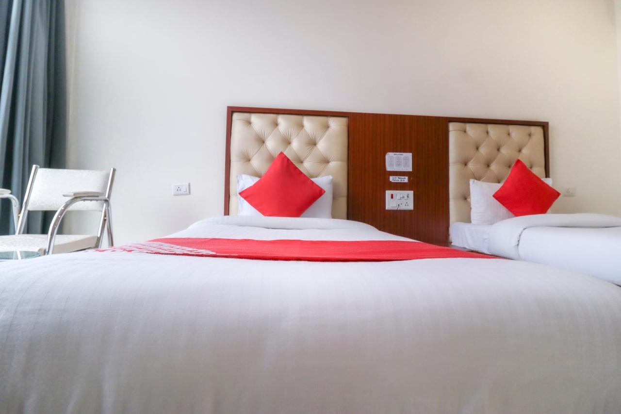 Oyo Flagship 69860 Mastana Palace Hotell Varanasi Exteriör bild
