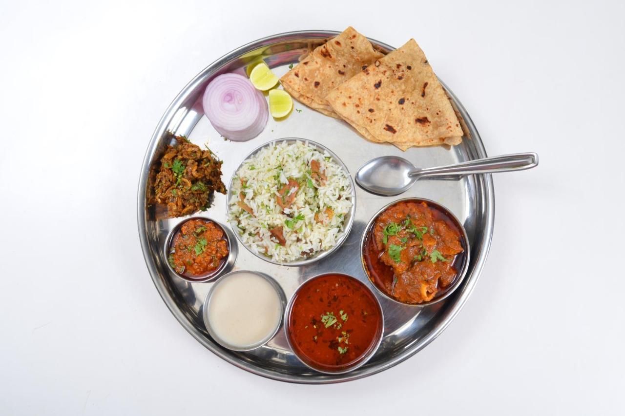 Oyo Flagship 69860 Mastana Palace Hotell Varanasi Exteriör bild