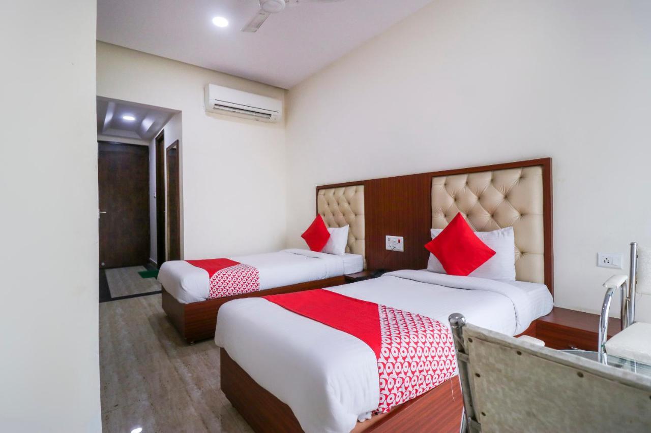 Oyo Flagship 69860 Mastana Palace Hotell Varanasi Exteriör bild