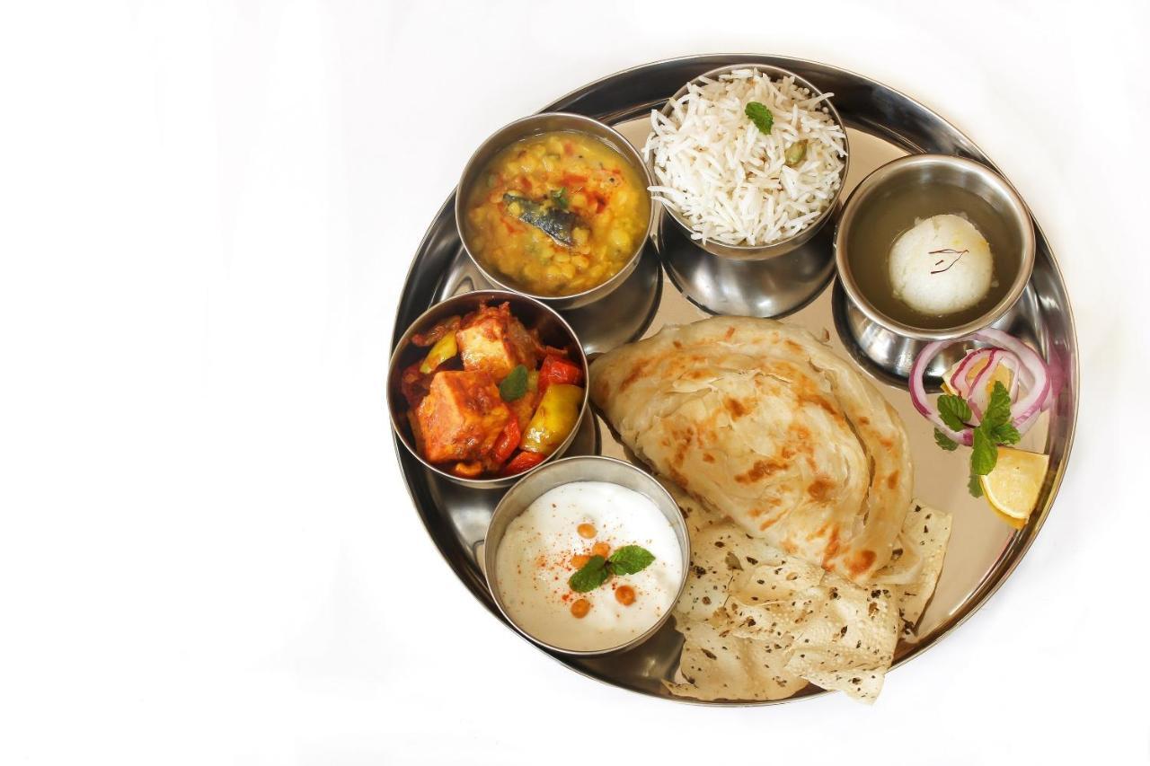 Oyo Flagship 69860 Mastana Palace Hotell Varanasi Exteriör bild
