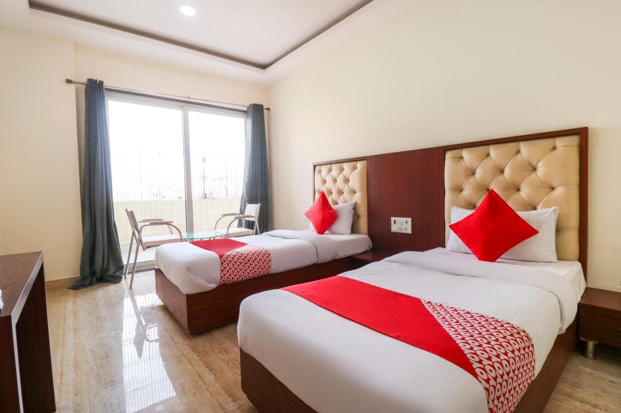 Oyo Flagship 69860 Mastana Palace Hotell Varanasi Exteriör bild