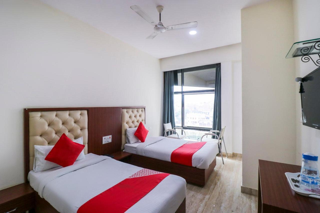 Oyo Flagship 69860 Mastana Palace Hotell Varanasi Exteriör bild