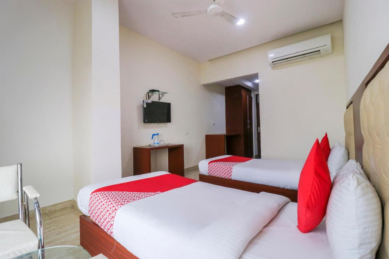 Oyo Flagship 69860 Mastana Palace Hotell Varanasi Exteriör bild
