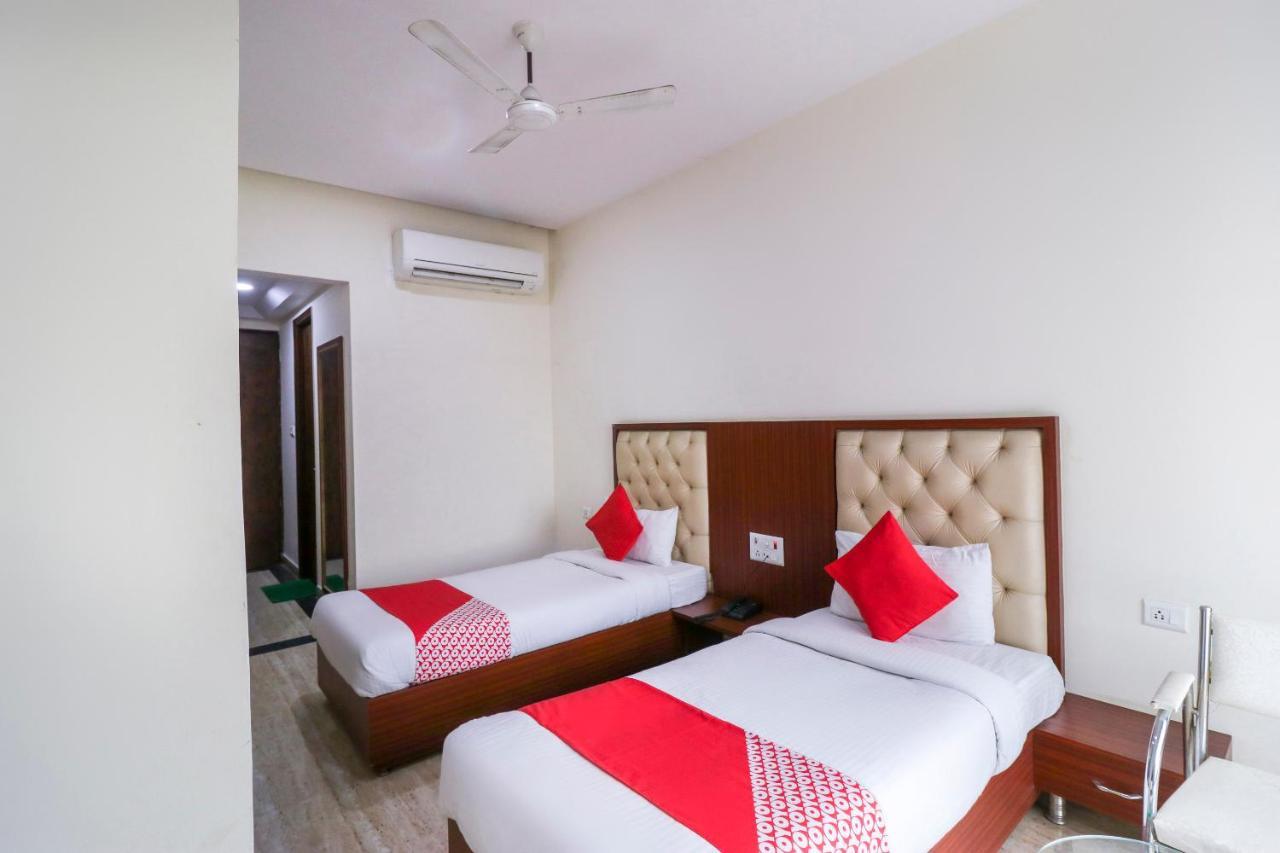 Oyo Flagship 69860 Mastana Palace Hotell Varanasi Exteriör bild